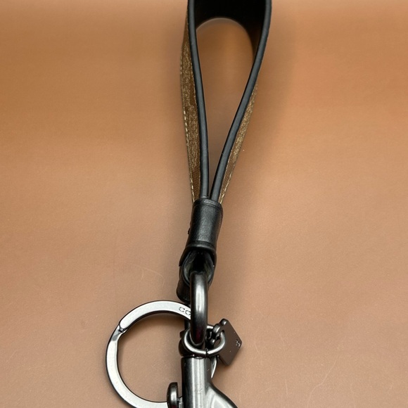 Coach Loop Key Fob In Signature Canvas NWOT - Picture 8 of 9